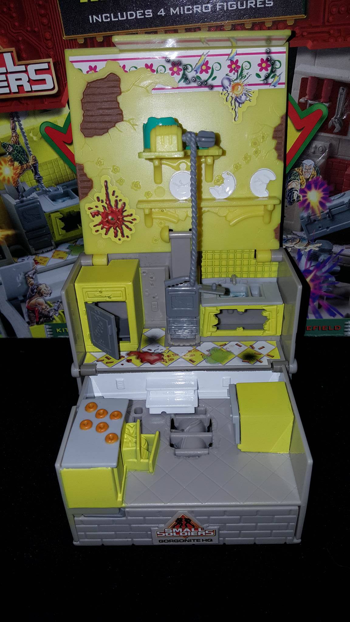 Small Soldiers Attack Zones! Kitchen Combat Site/Garage